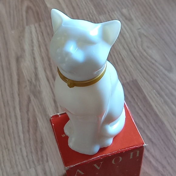 Avon Other - Avon 80s pretty cat decanter n.i.b.